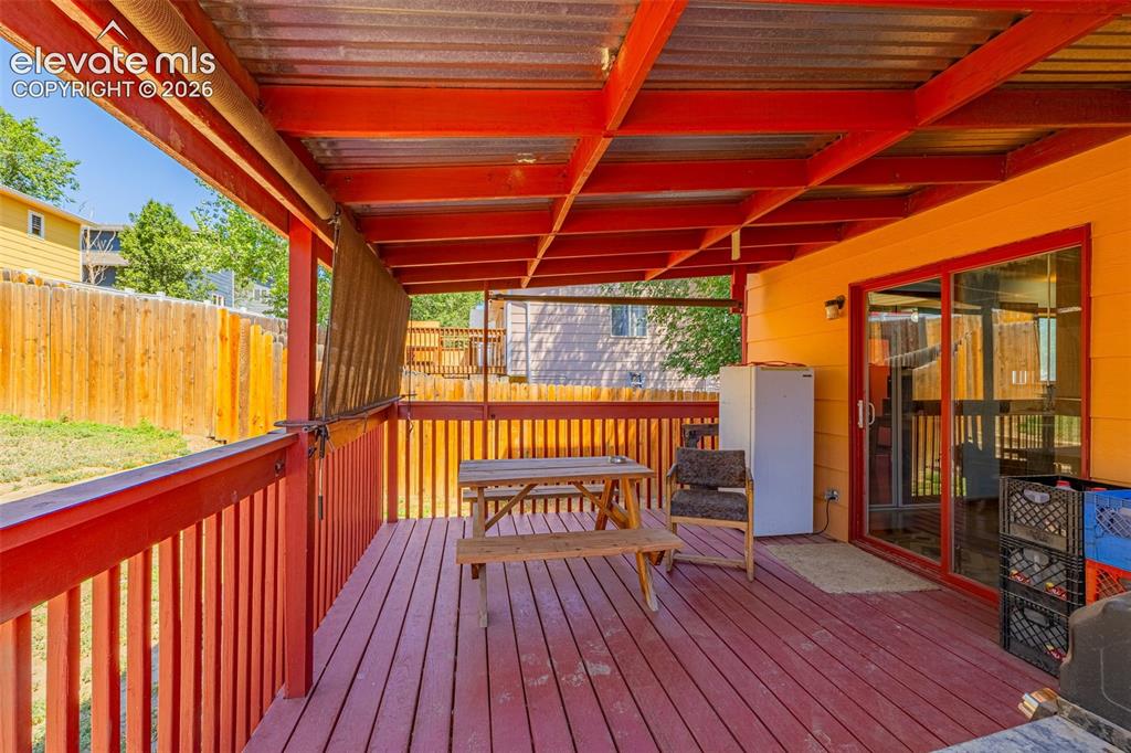 Image 18 of 32: Deck