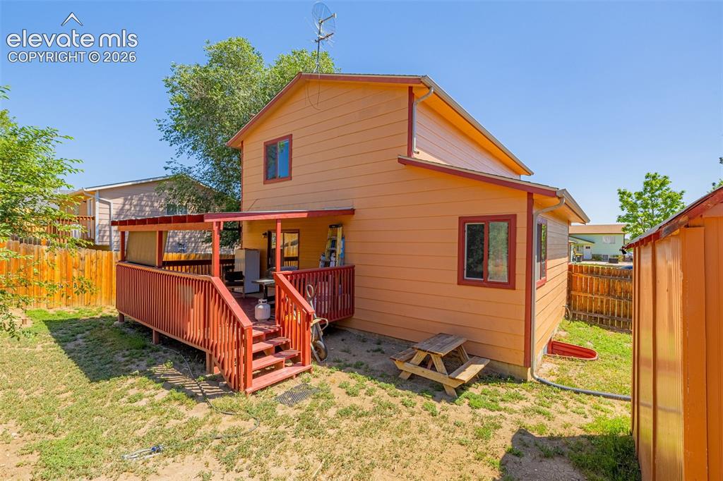 Image 19 of 32: Back of Structure