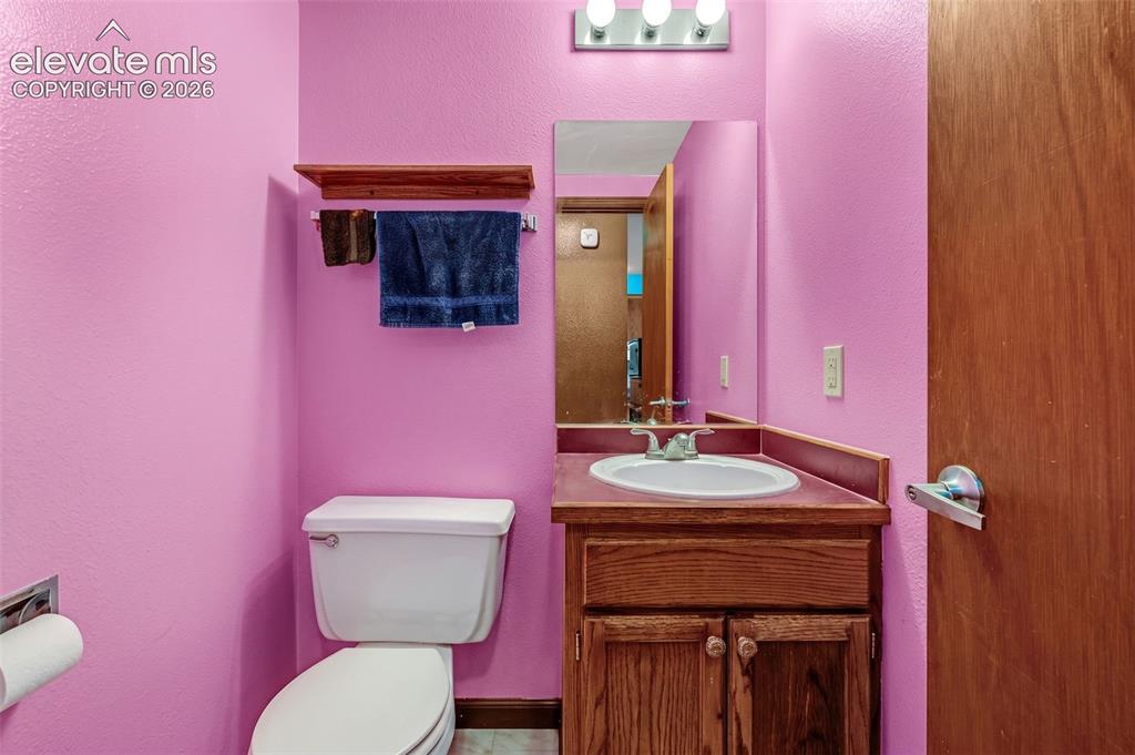 Image 6 of 32: Bathroom