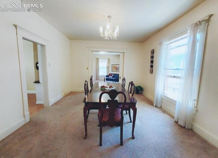 Image 14 of 38: Dining Area