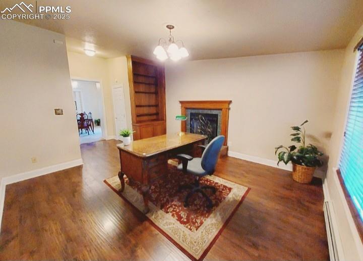 Image 17 of 38: Office