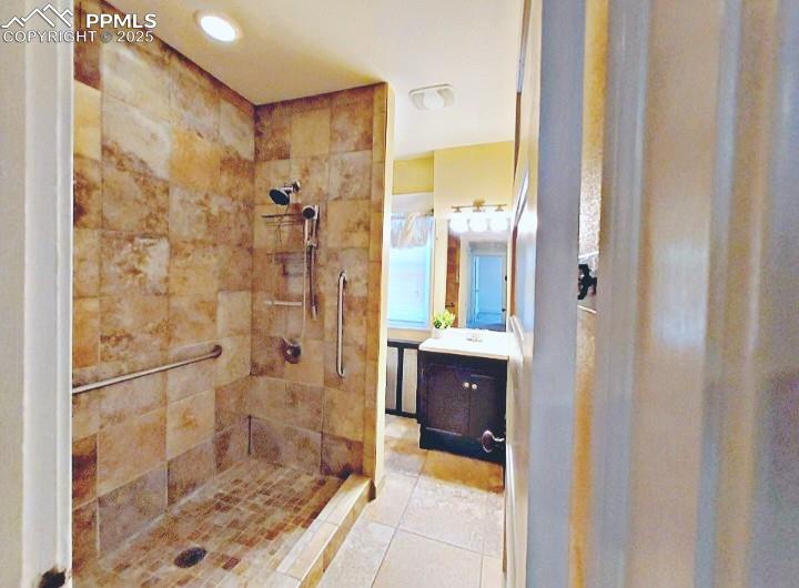 Image 29 of 38: Bathroom