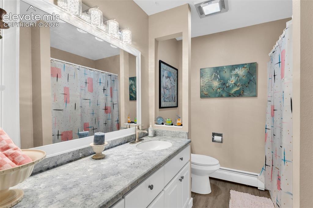 Image 19 of 46: Bathroom