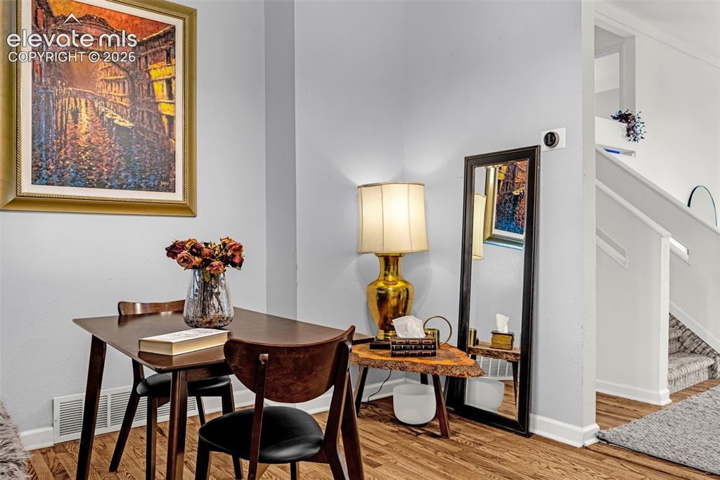 Image 16 of 50: Dining Area