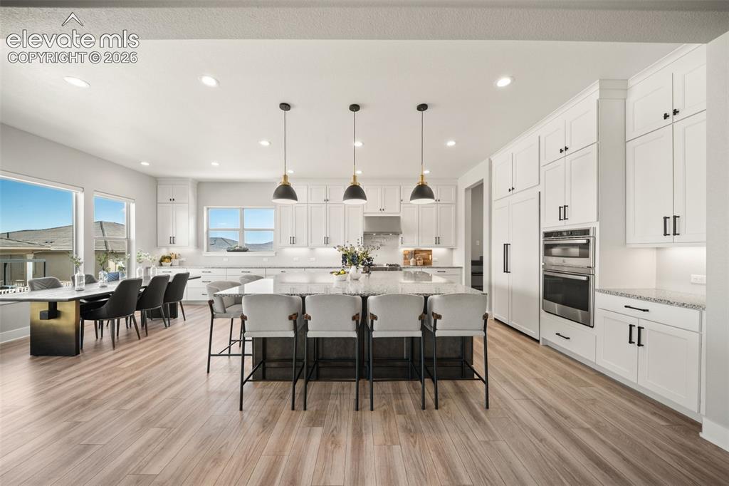Image 14 of 45: Kitchen