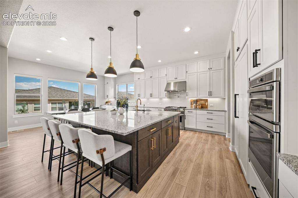 Image 15 of 45: Kitchen