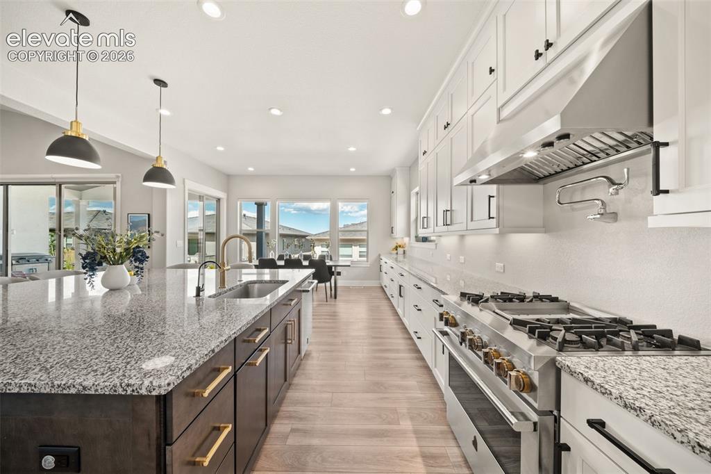 Image 16 of 45: Kitchen