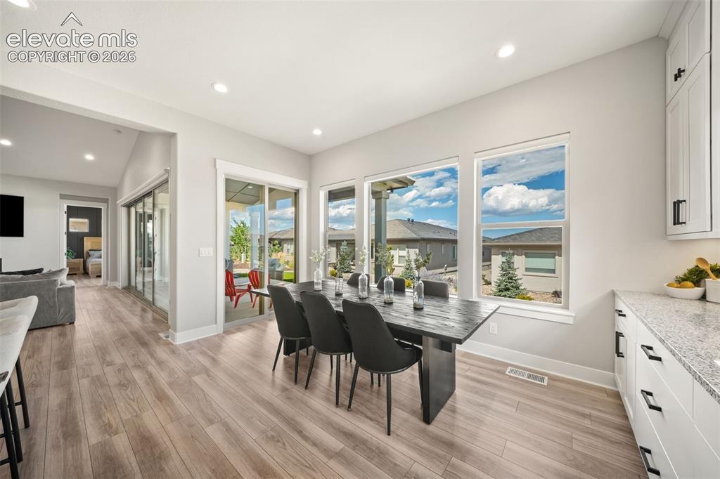 Image 19 of 45: Dining Area