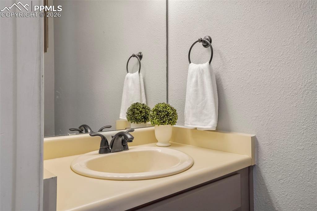 Image 11 of 30: Bathroom