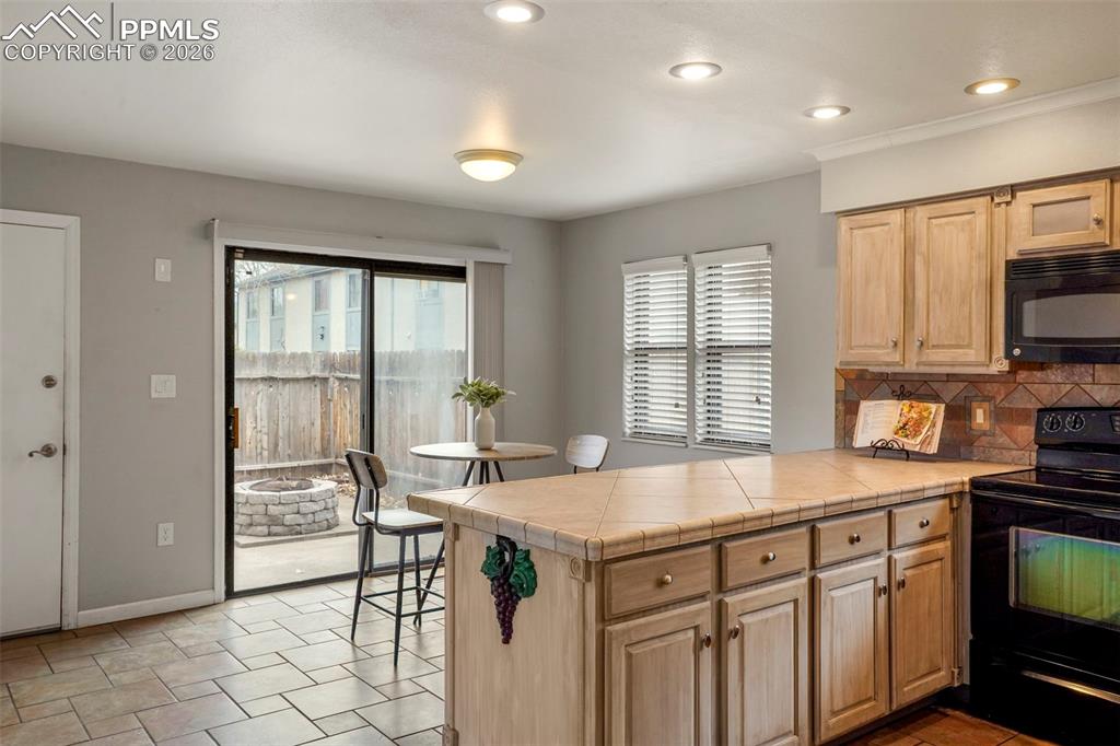 Image 17 of 30: Kitchen