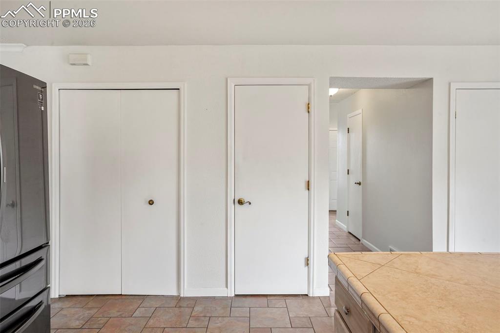 Image 19 of 30: Kitchen