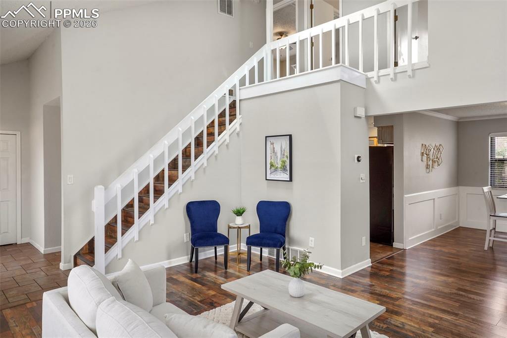 Image 7 of 30: Living Room