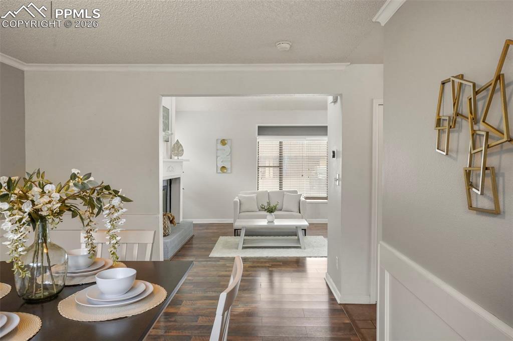 Image 9 of 30: Dining Area