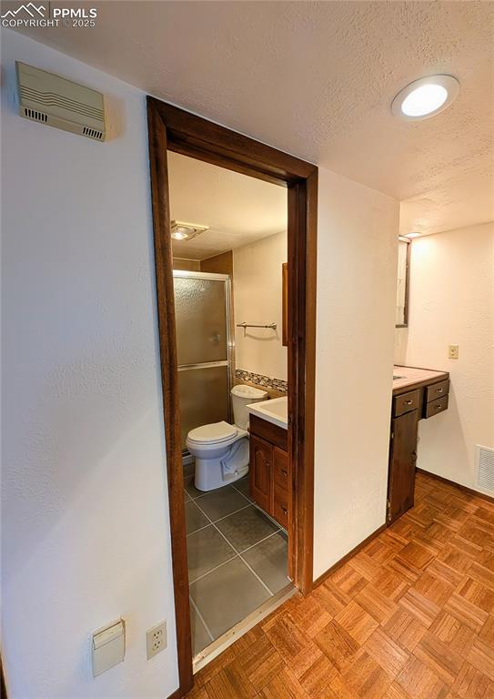 Image 19 of 28: Bathroom