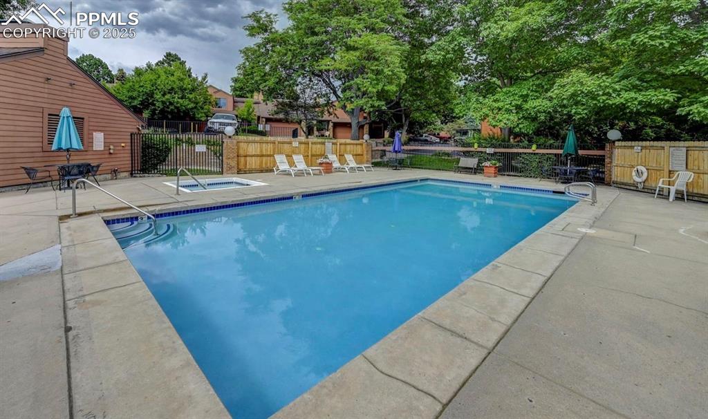 Image 24 of 28: Pool