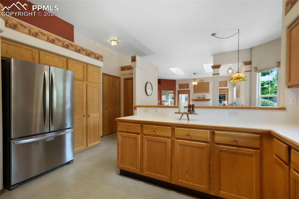 Image 16 of 50: Kitchen