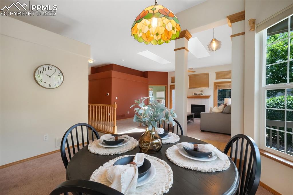 Image 17 of 50: Dining Area