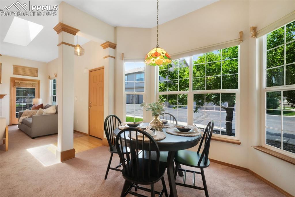 Image 19 of 50: Dining Area