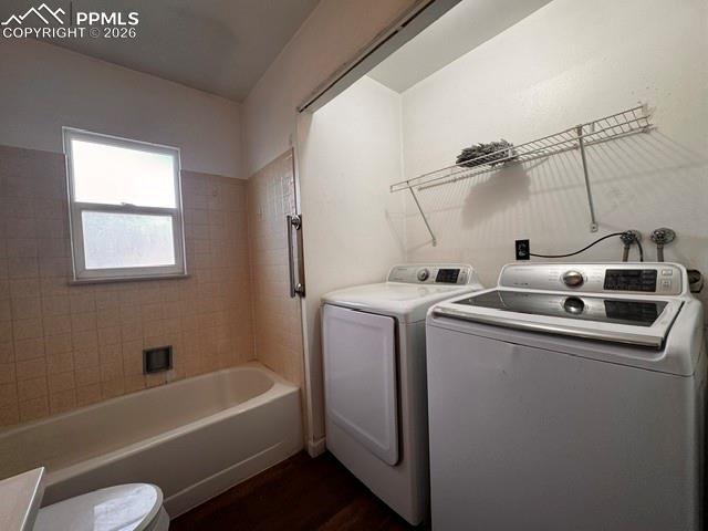 Image 11 of 14: Laundry