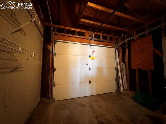 Image 12 of 14: Garage