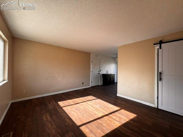 Image 3 of 14: Living Room