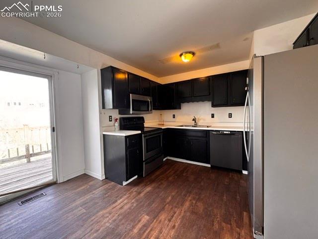 Image 5 of 14: Kitchen