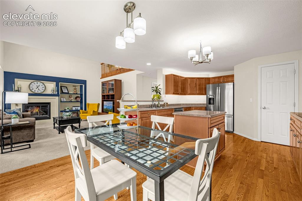 Image 10 of 49: Dining Area