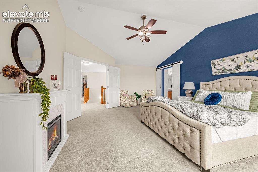 Image 19 of 49: Bedroom