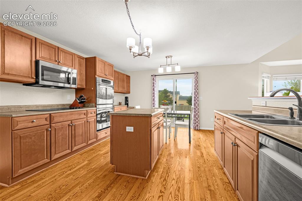 Image 8 of 49: Kitchen