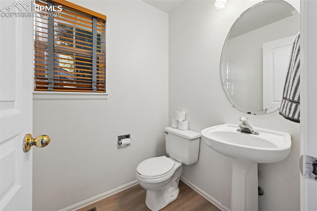 Image 22 of 47: Bathroom