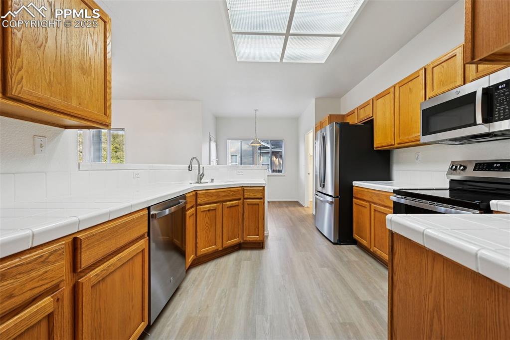 Image 5 of 47: Kitchen