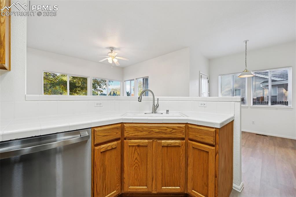 Image 6 of 47: Kitchen