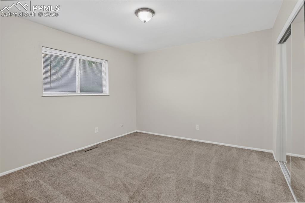 Image 18 of 44: Dining Area