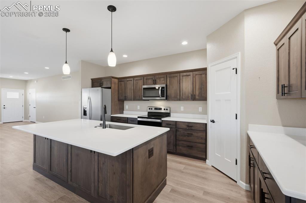 Image 10 of 35: Kitchen