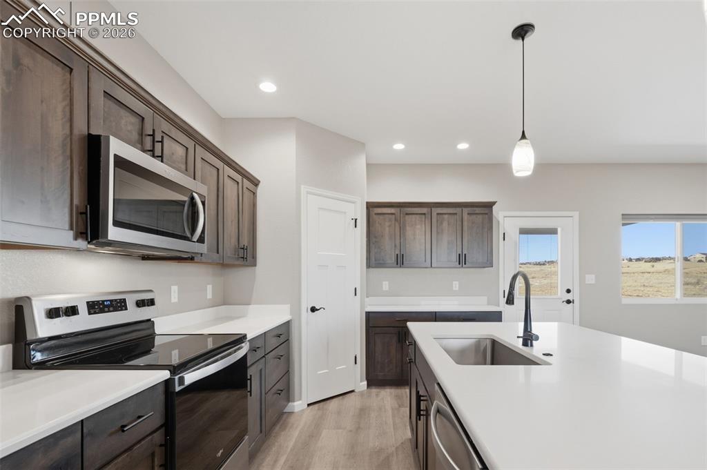 Image 12 of 35: Kitchen