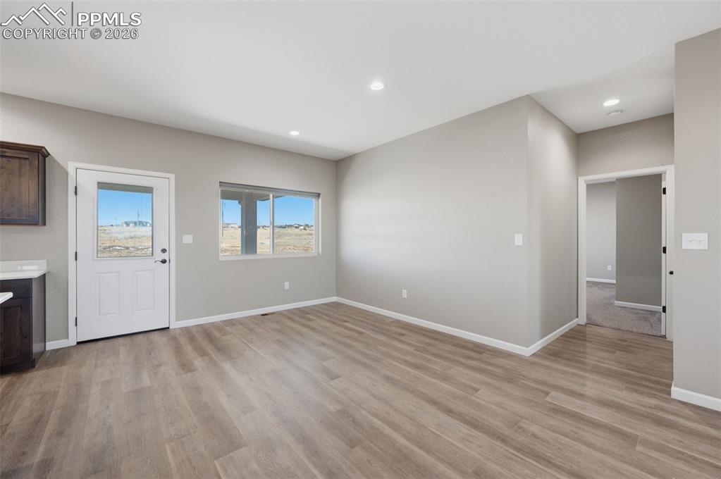 Image 13 of 35: Dining Area