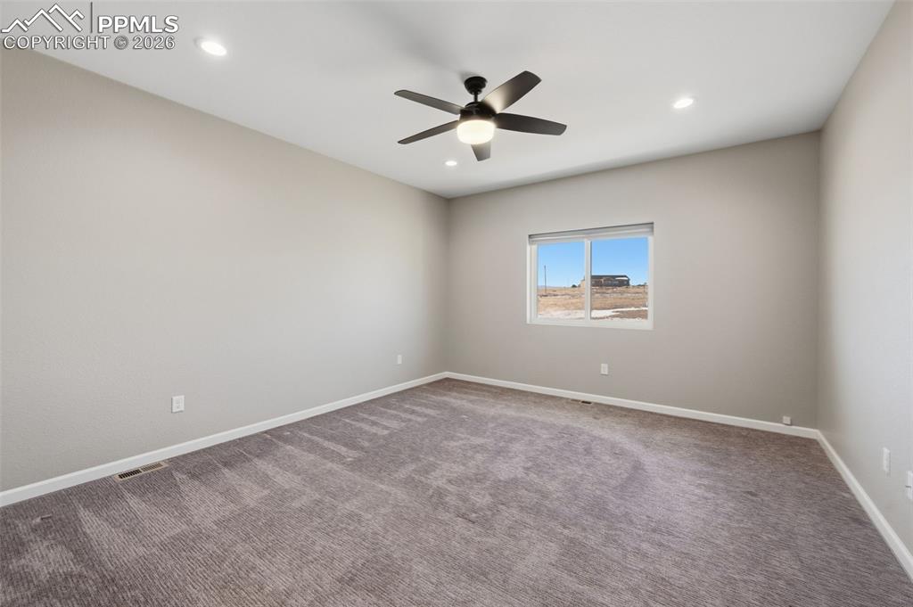 Image 15 of 35: Bedroom