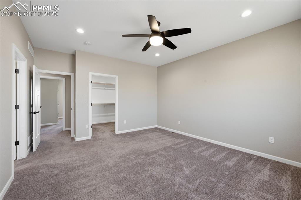 Image 16 of 35: Bedroom