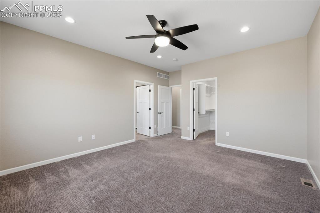 Image 17 of 35: Bedroom