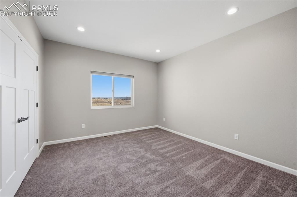 Image 20 of 35: Bedroom