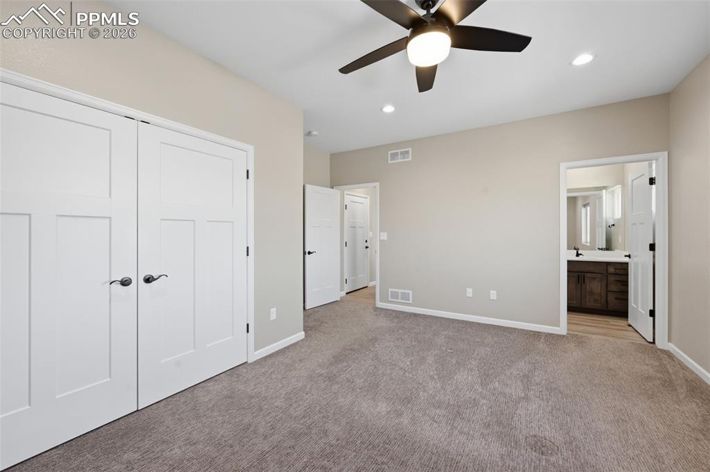 Image 25 of 35: Bedroom