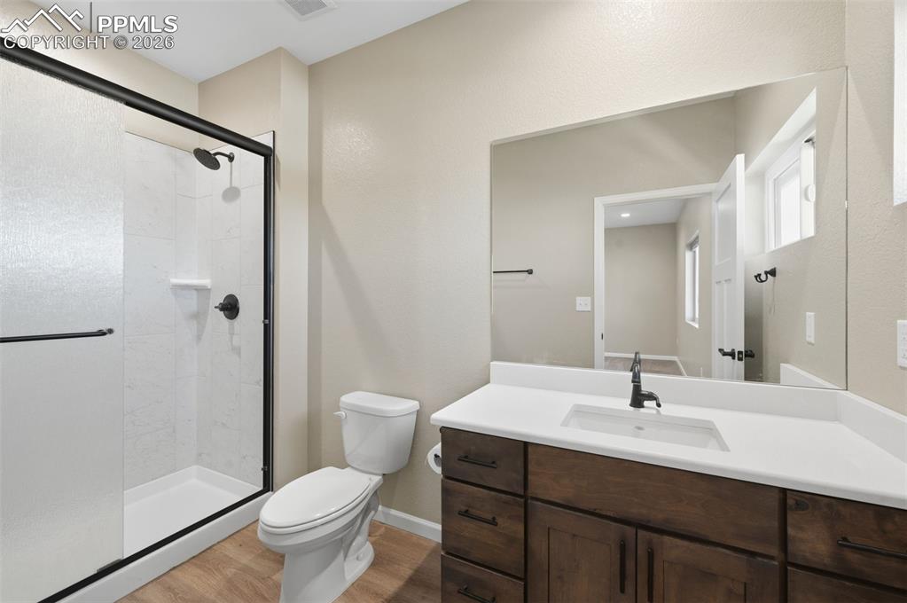 Image 26 of 35: Bathroom