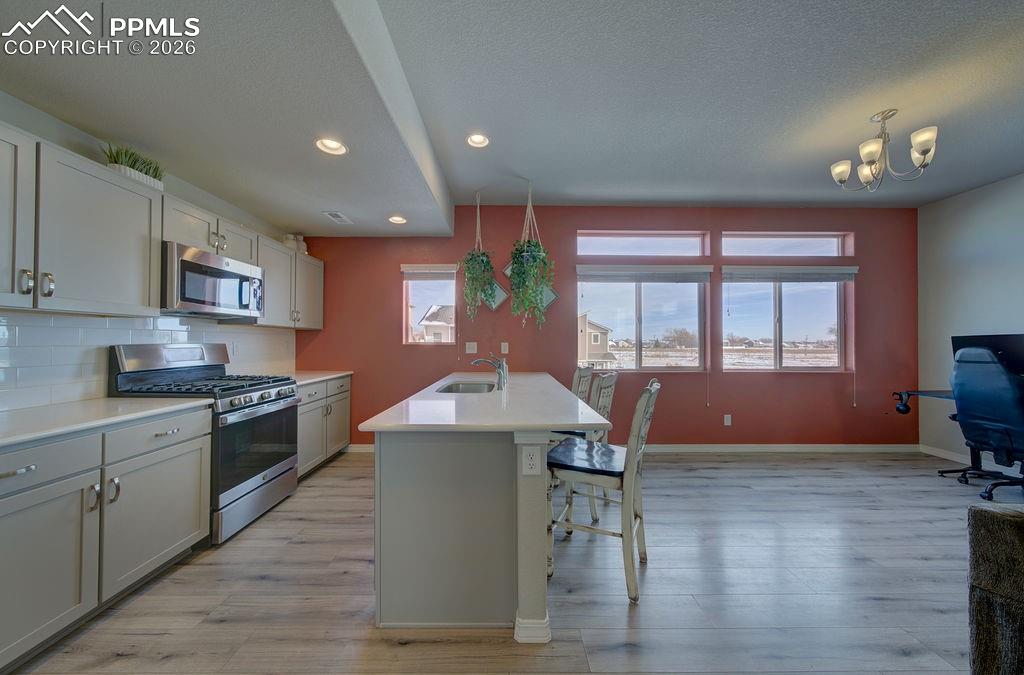 Image 10 of 32: Kitchen