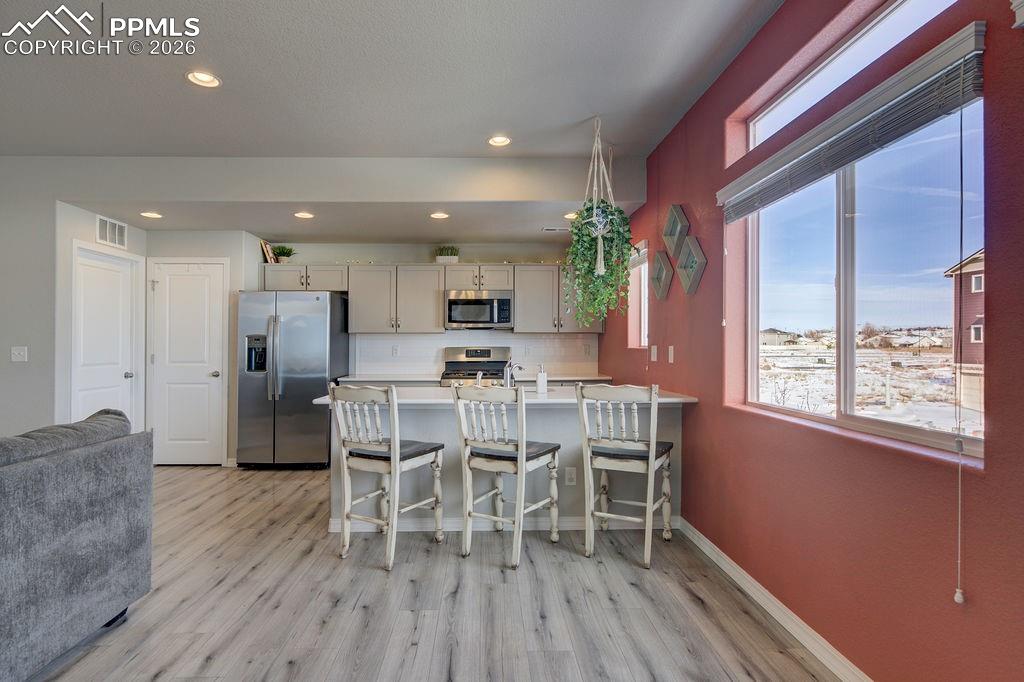 Image 15 of 32: Kitchen