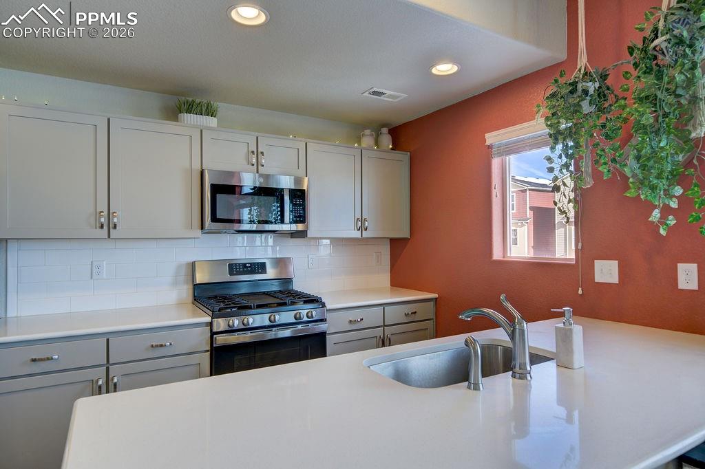 Image 16 of 32: Kitchen