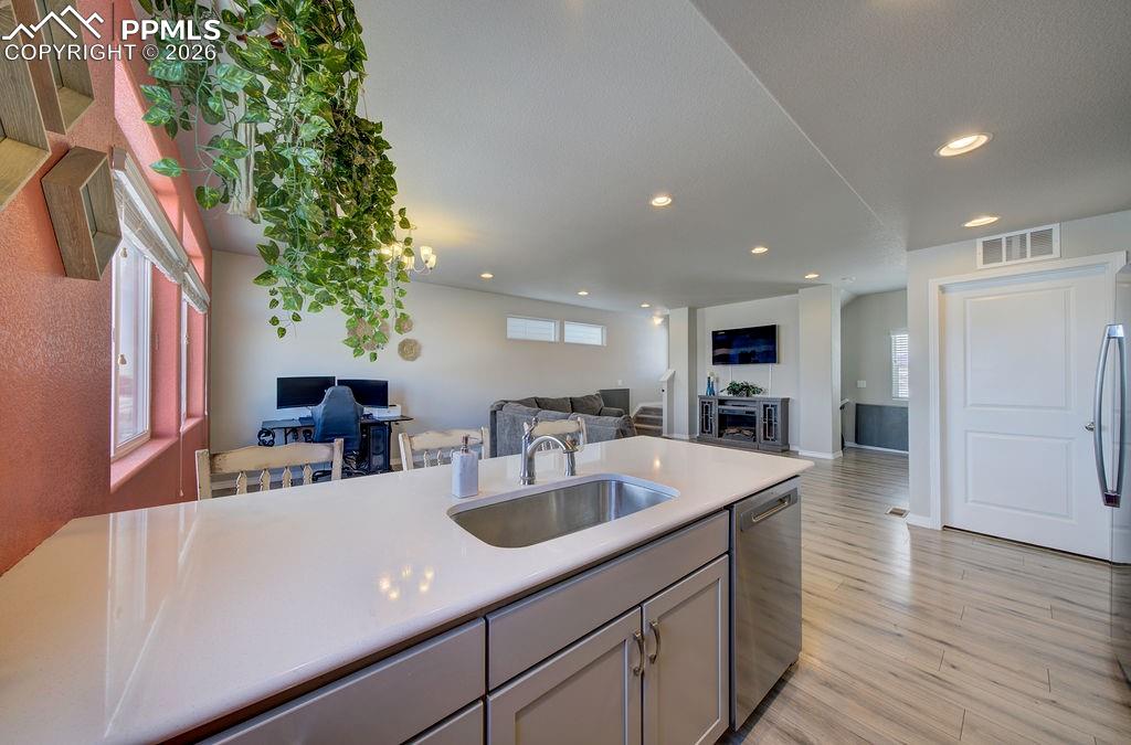 Image 17 of 32: Kitchen