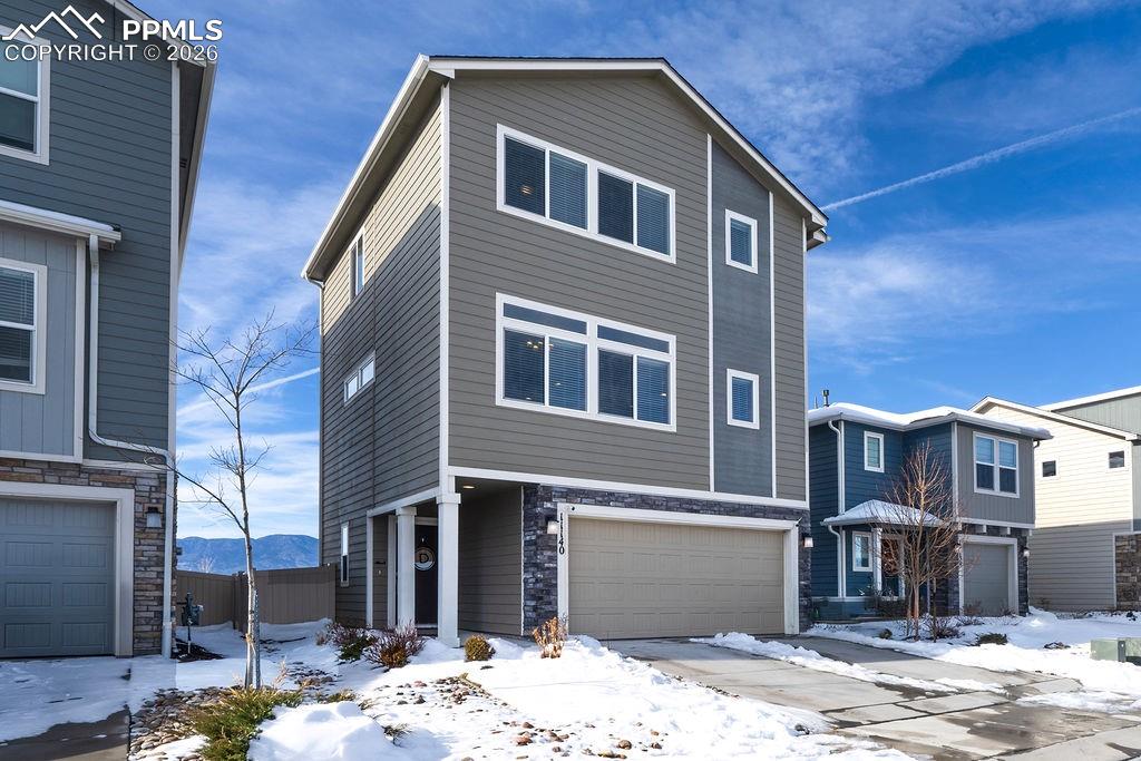 Image 2 of 32: Front of Structure