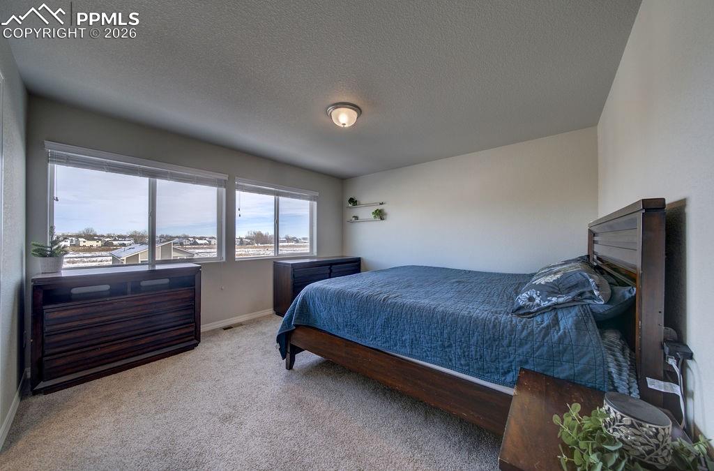 Image 20 of 32: Bedroom