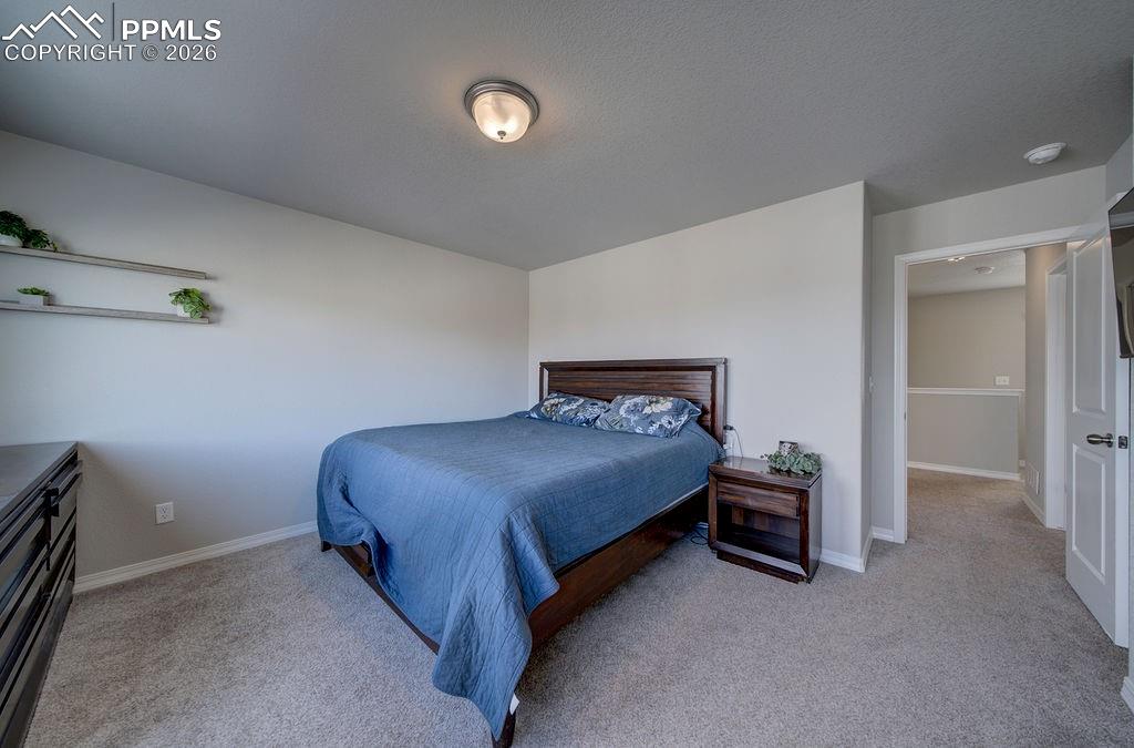 Image 21 of 32: Bedroom