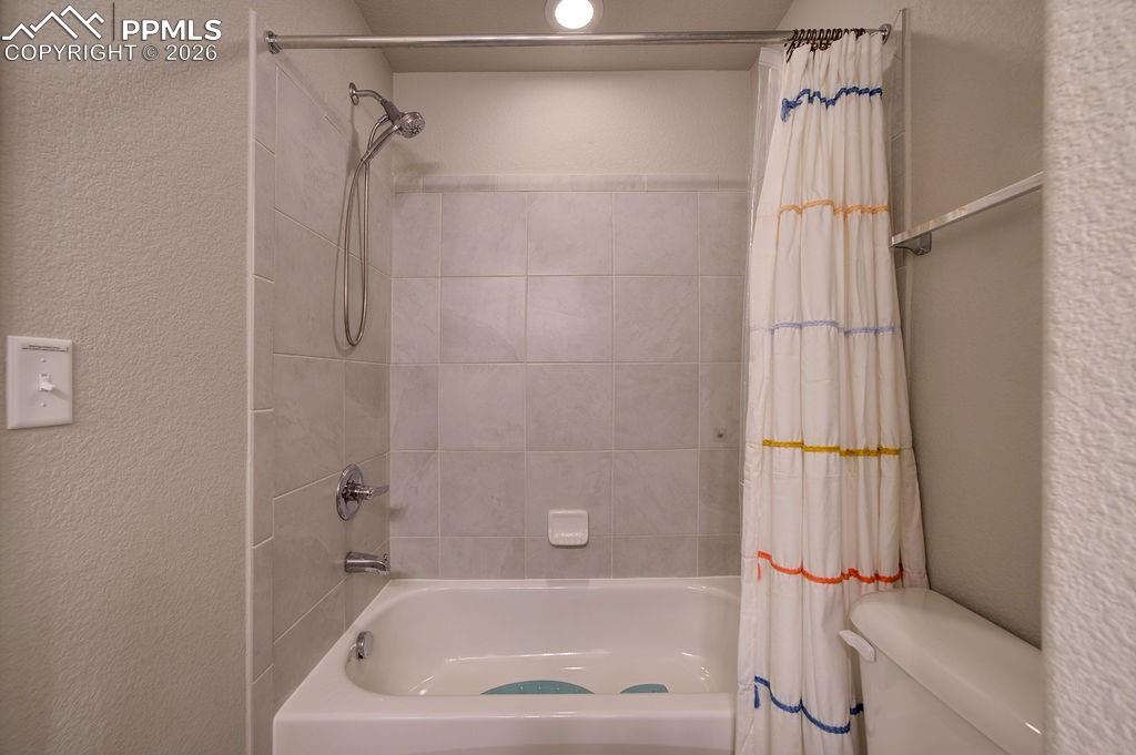 Image 31 of 32: Bathroom